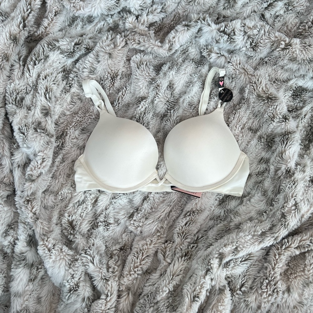 Victoria’s Secret Bombshell Plunge Push-Up Bra NWT